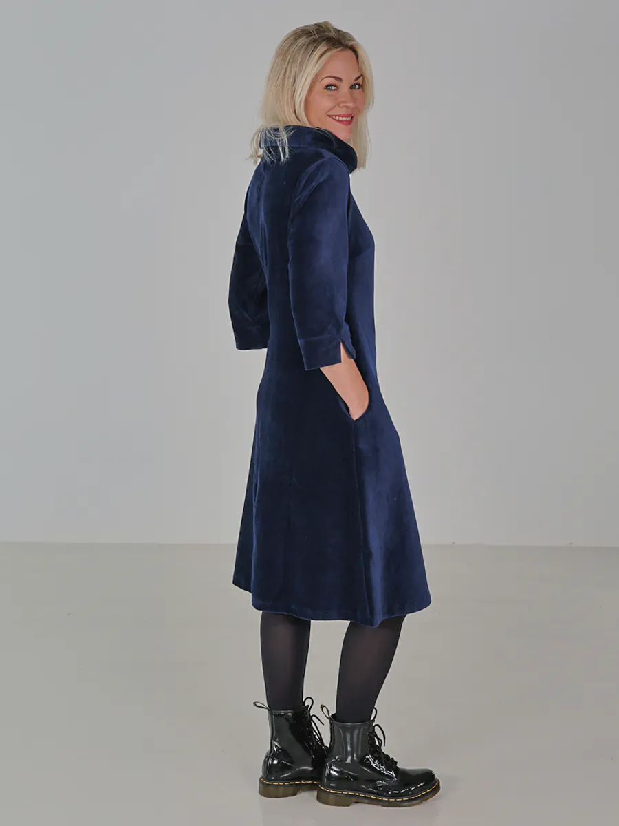 Sanna marineblå kjole i velur