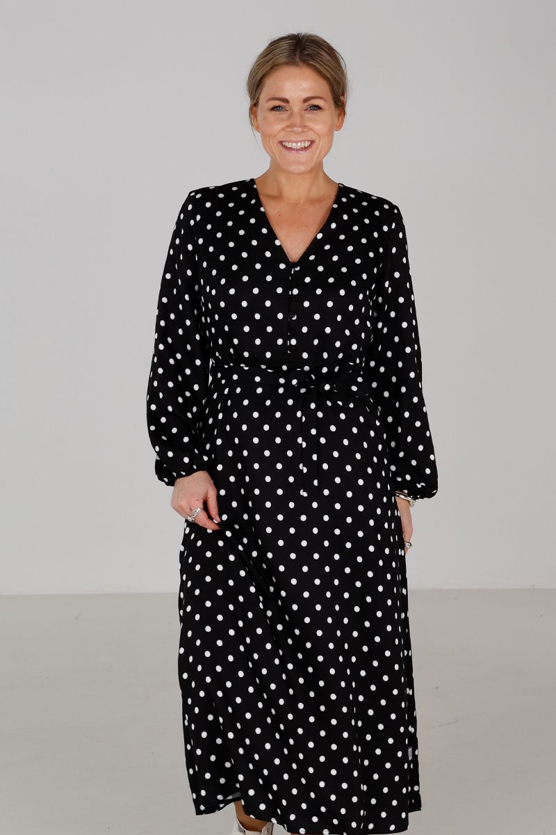 Mette sort polkadot kjole