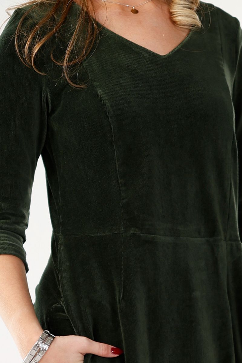 Annelise kombogrønn babycord kjole 