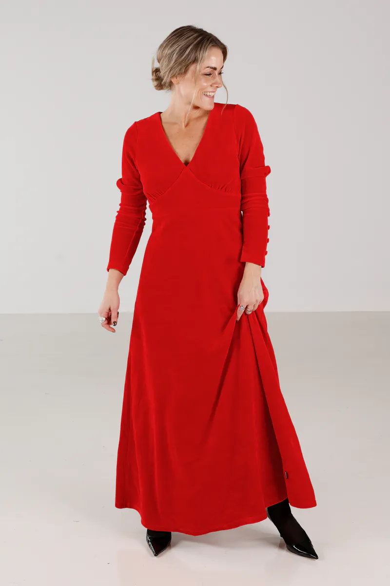 Inga rød lang velurkjole