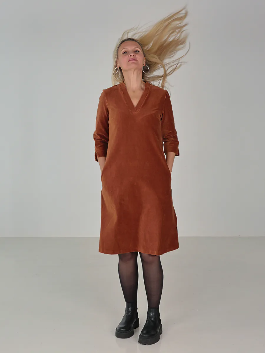 Saga nugat  velurkjole med lommer