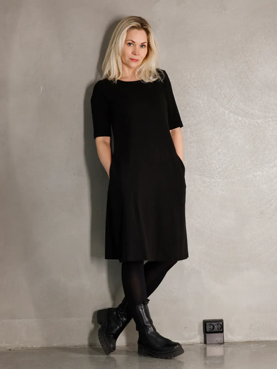 Sara sort bambuskjole