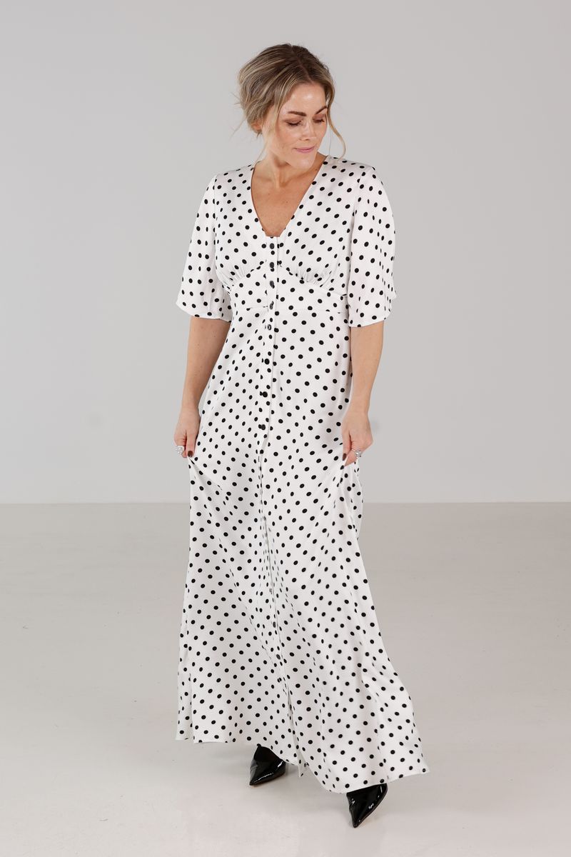 Liva hvit og sort polkadot kjole