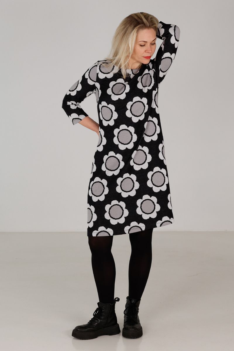 Maiken grå blomstret kjole